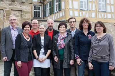 SPD-Kandidatinnen und Kandidaten für den Ortschaftsrat Höpfigheim vor dem Schloss
